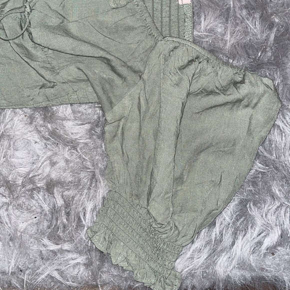 juniors green top - Picture 2 of 4